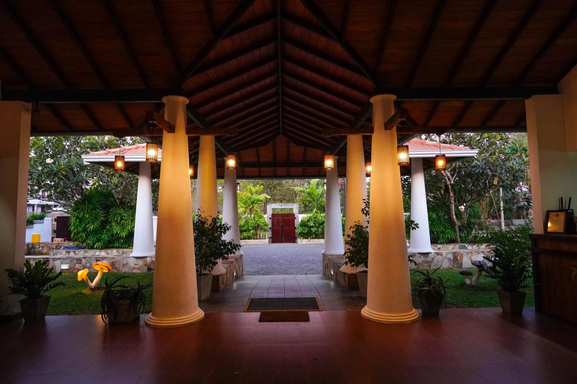 Hotel Tamarind Tree Tissamaharama Exteriör bild