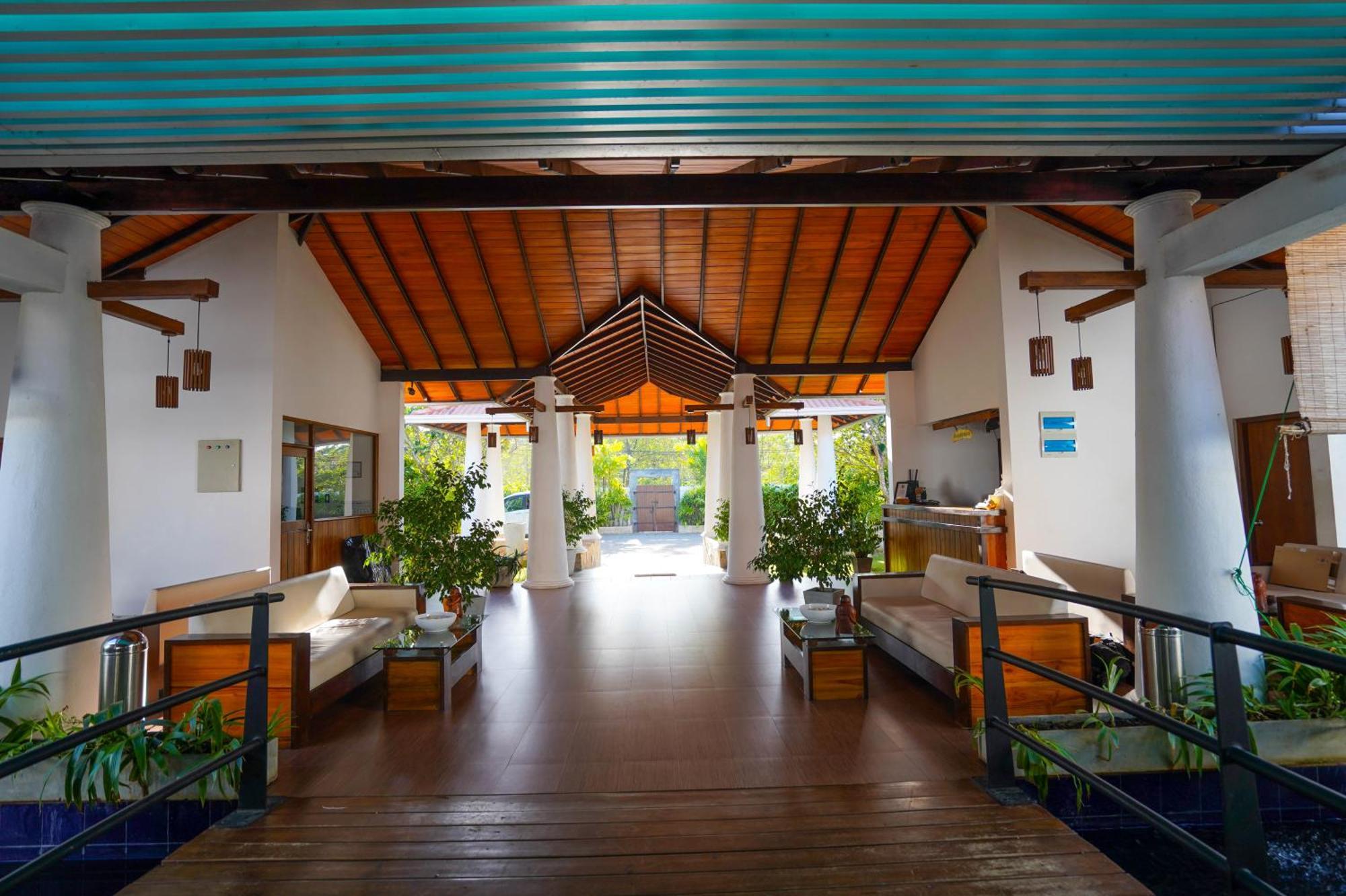 Hotel Tamarind Tree Tissamaharama Exteriör bild