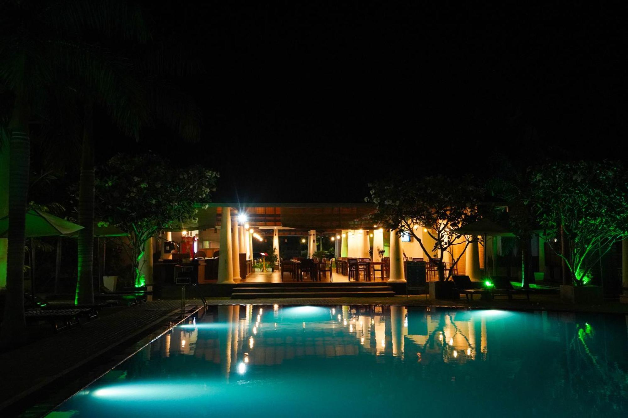 Hotel Tamarind Tree Tissamaharama Exteriör bild