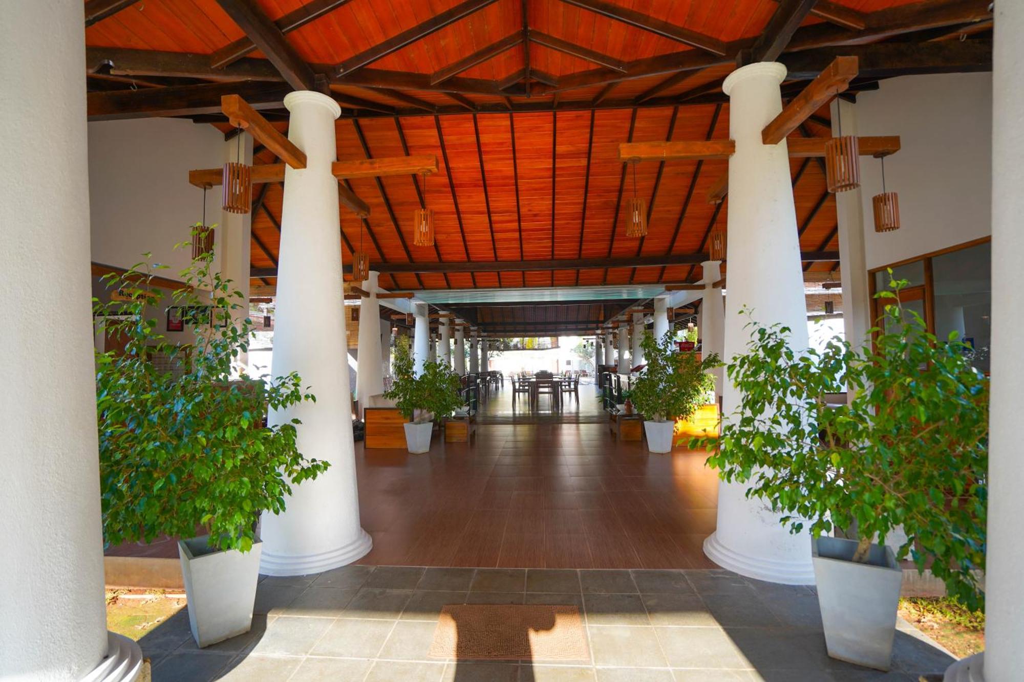 Hotel Tamarind Tree Tissamaharama Exteriör bild