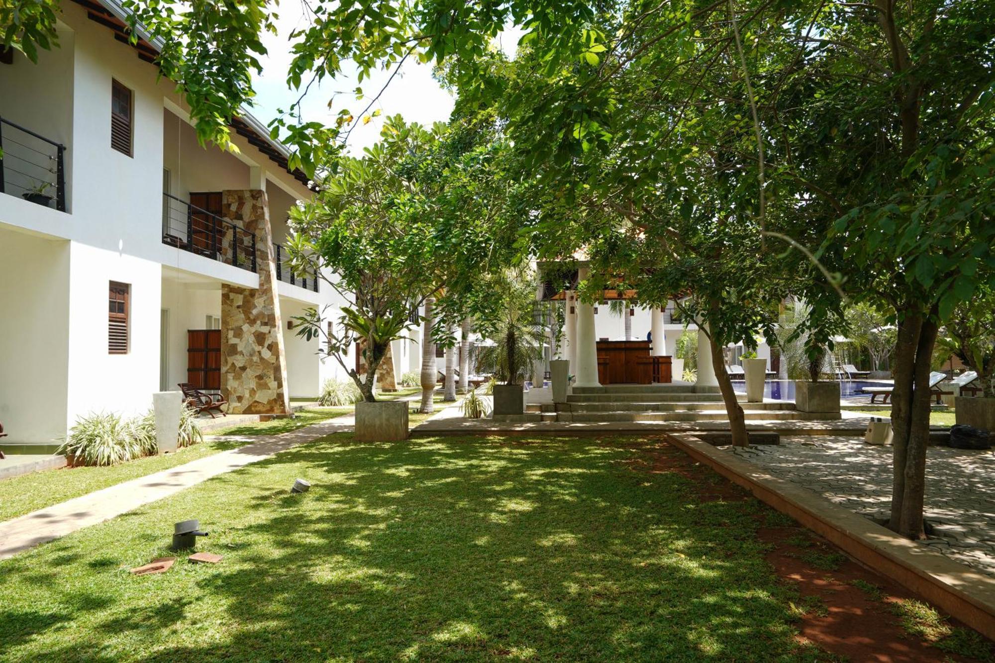 Hotel Tamarind Tree Tissamaharama Exteriör bild