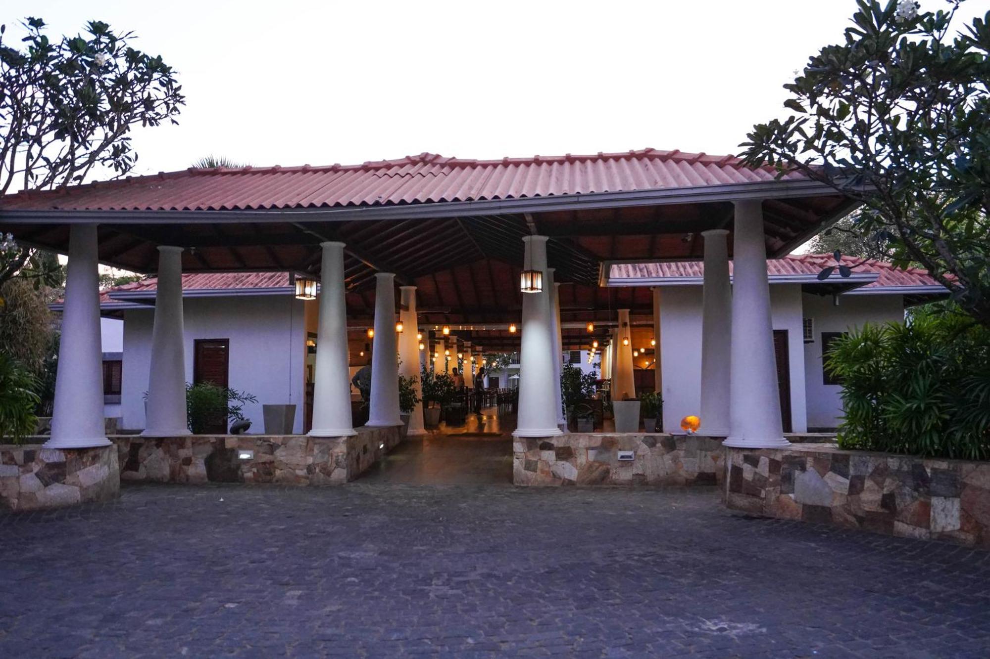 Hotel Tamarind Tree Tissamaharama Exteriör bild