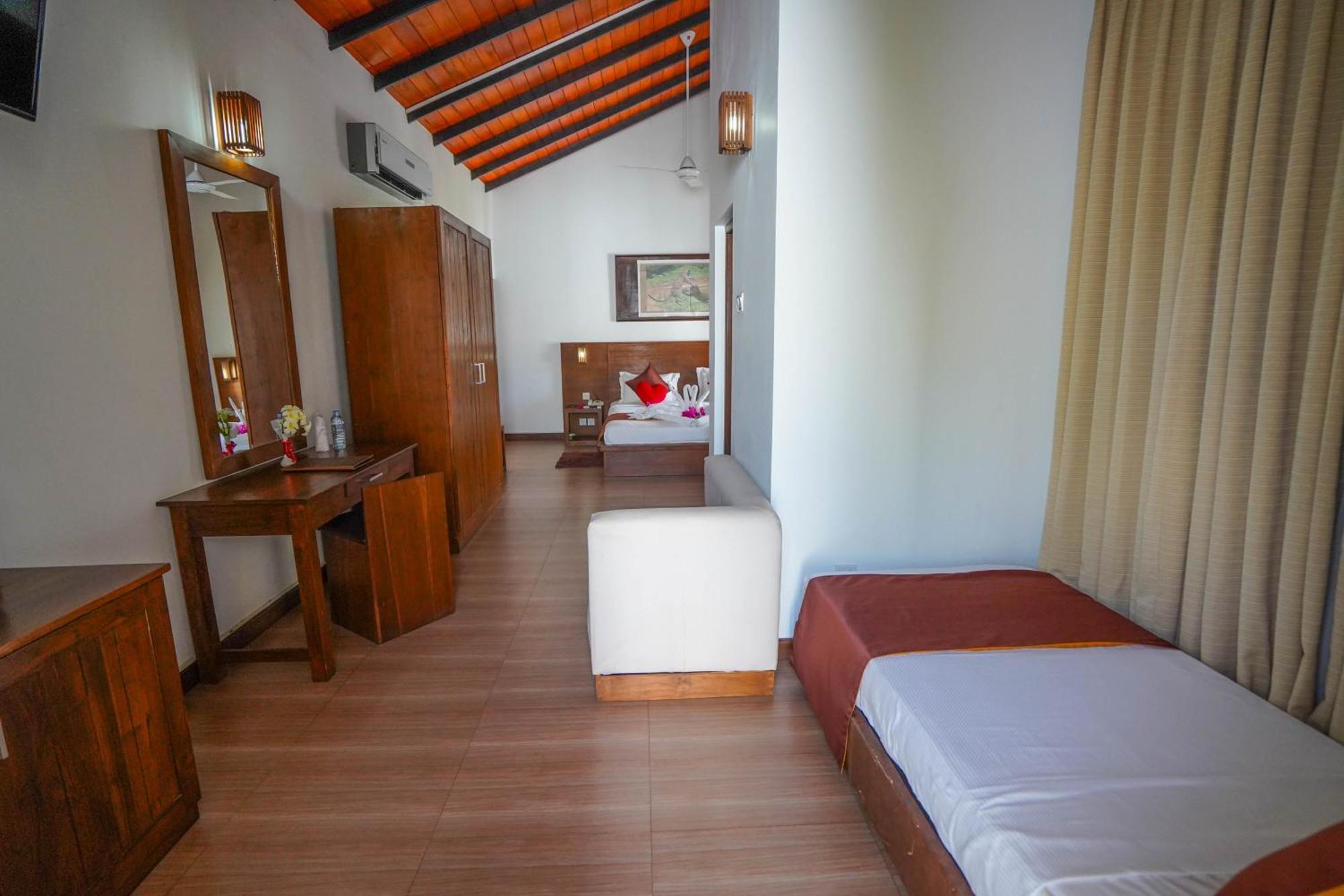 Hotel Tamarind Tree Tissamaharama Exteriör bild